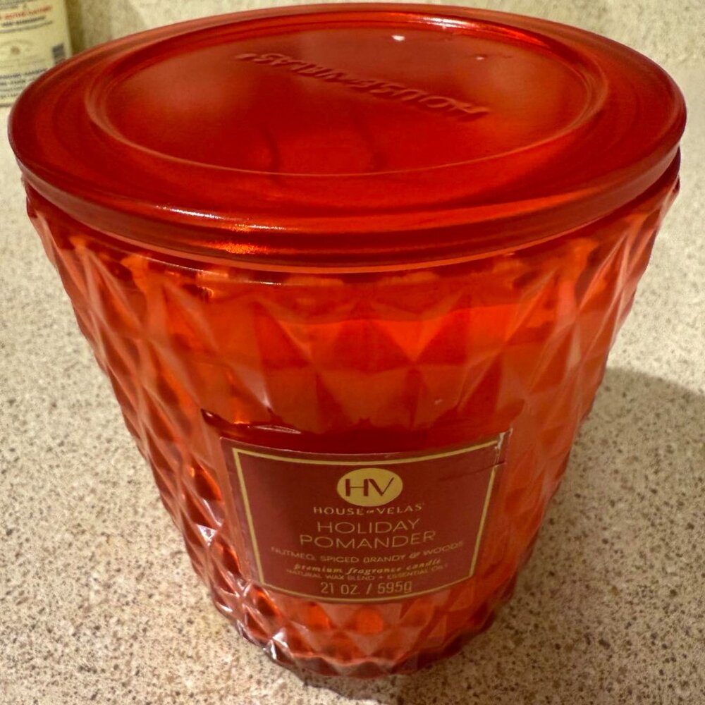 Hollyberry & Velvet 20oz Long Lasting Holiday Scented Jar Candle.